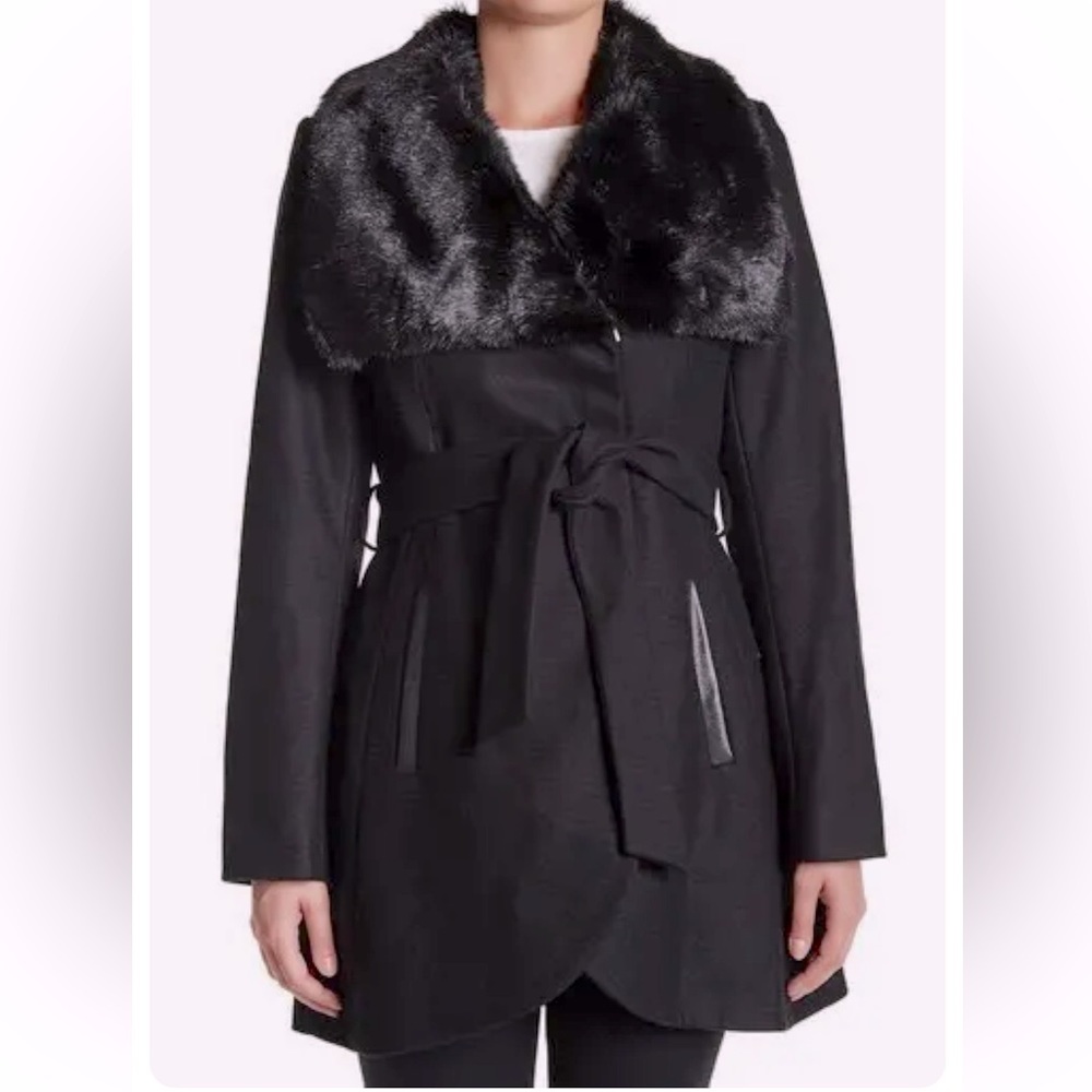 NWOT beautiful flattering Wool Blend Pea Coat Faux Fur collar size Large